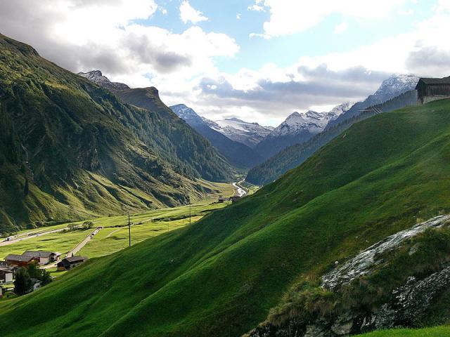 Blick nach Südwesten in das oberste Hinterrheintal